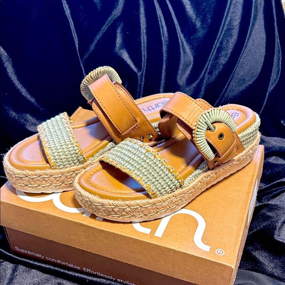 NWT EARTH SHOES LEATHER UPPERS 6M